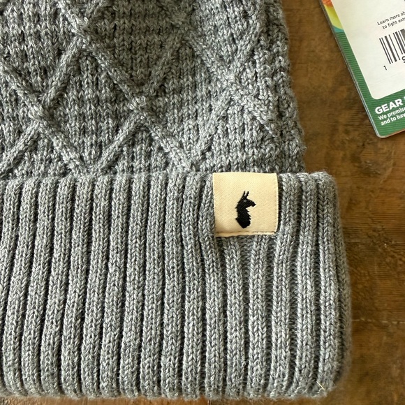 NWT Cotopaxi Tozo Heather Grey Beanie - OS - Picture 3 of 3